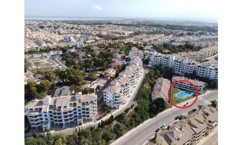 Garden in apartment for sale in Orihuela Costa