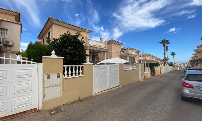 Kitchen in villa for sale in Orihuela Costa