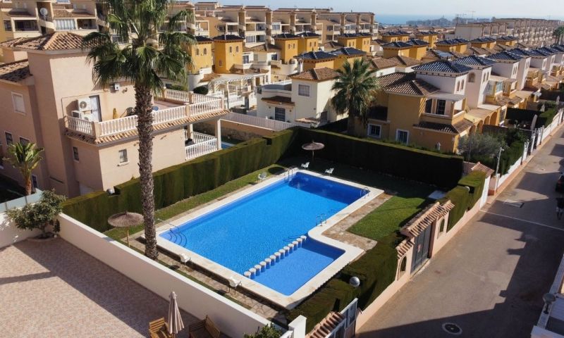 Detached south facing villa with garage, large terrace, communal pool, gated community and exception