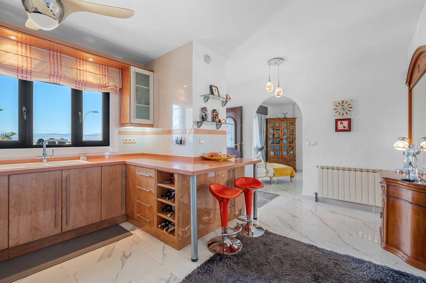Bedroom in villa for sale in Almoradi