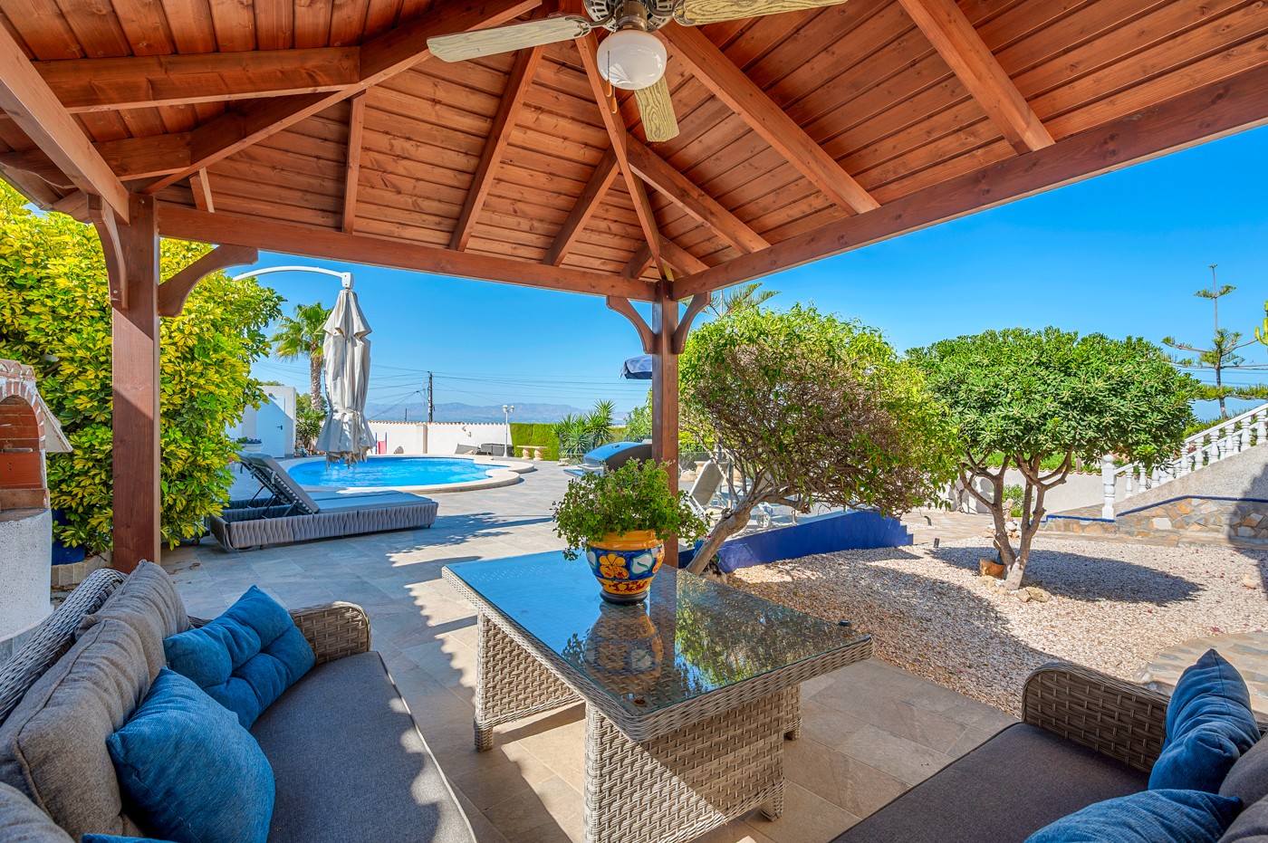 Bedroom in villa for sale in Almoradi