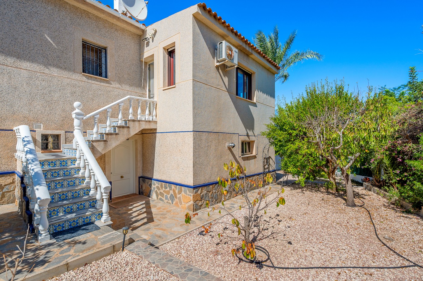Pool area in villa for sale in Almoradi