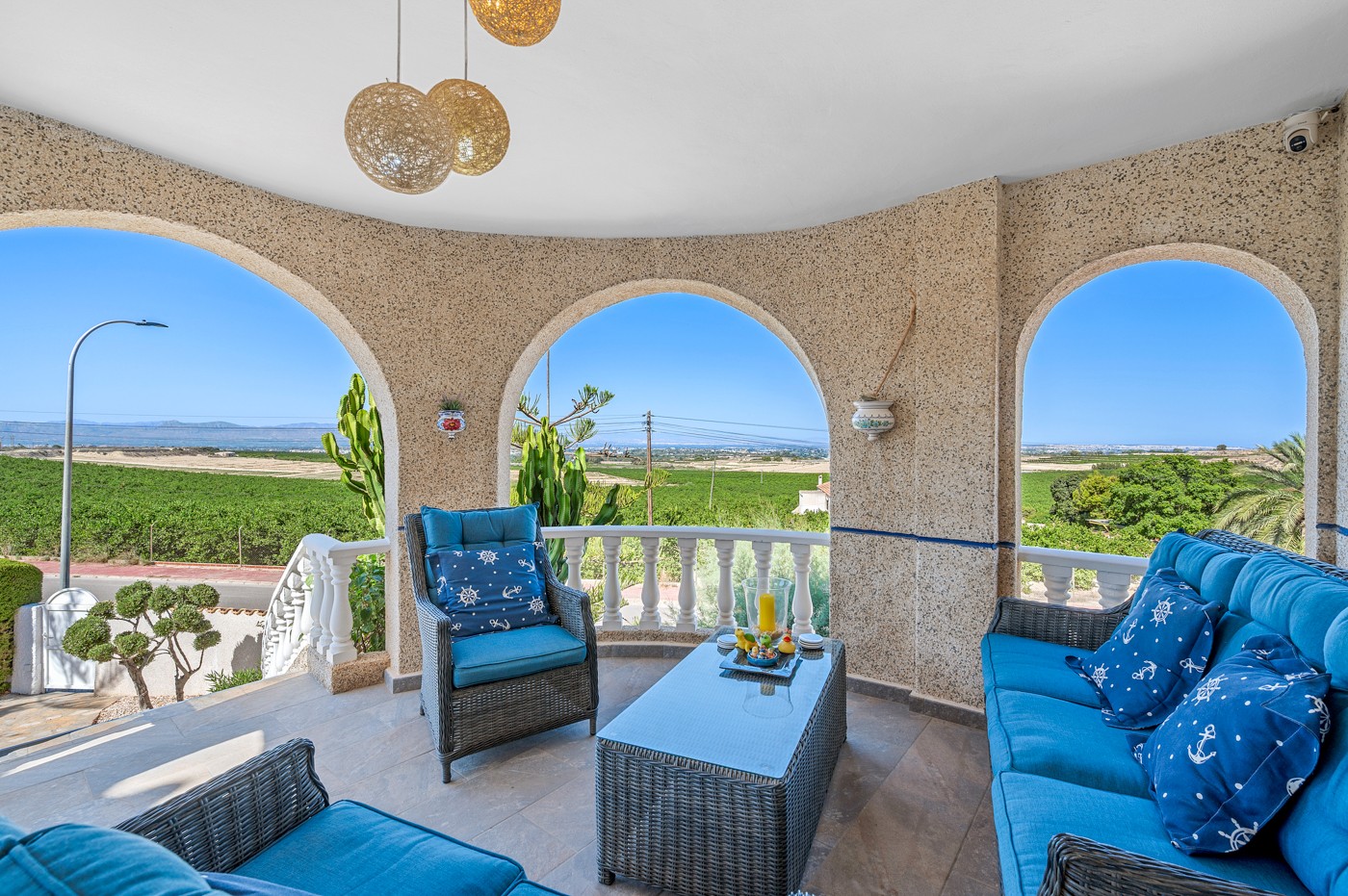 Garden in villa for sale in Almoradi