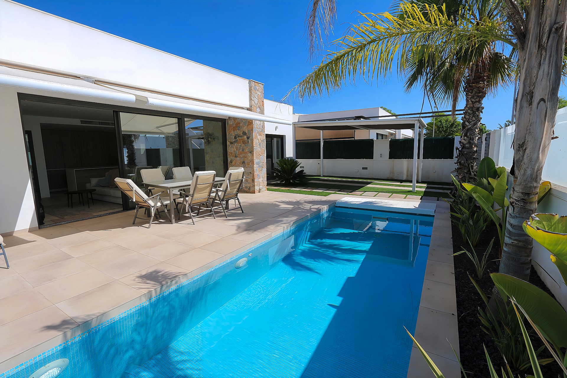 Master bedroom in villa for sale in Pilar de La Horadada