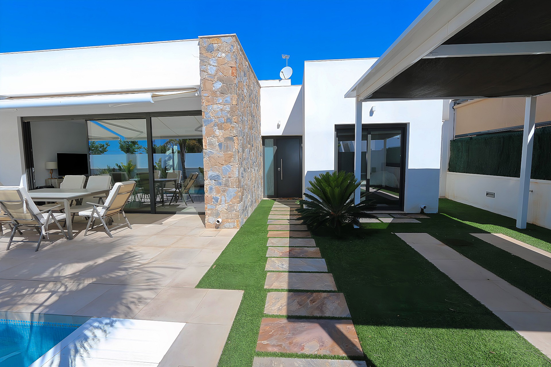 Terrace in villa for sale in Pilar de La Horadada