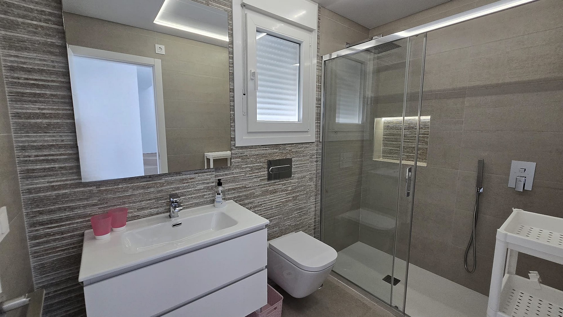 Bathroom in villa for sale in San Pedro del Pinatar