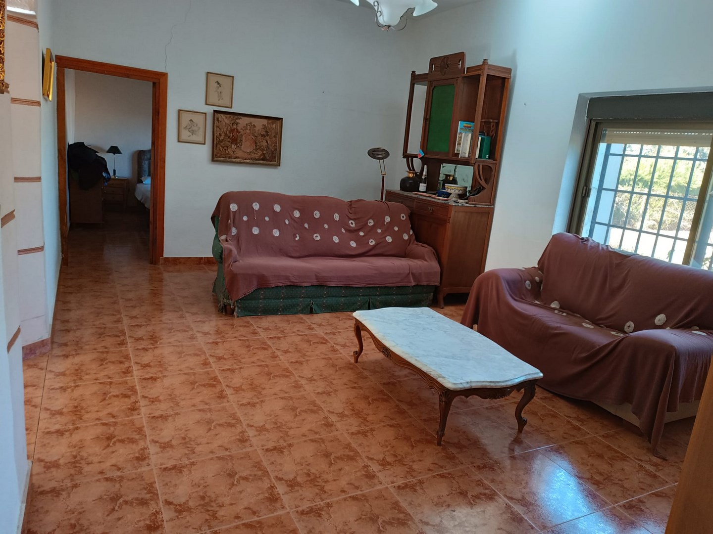 Bedroom in villa for sale in Yecla