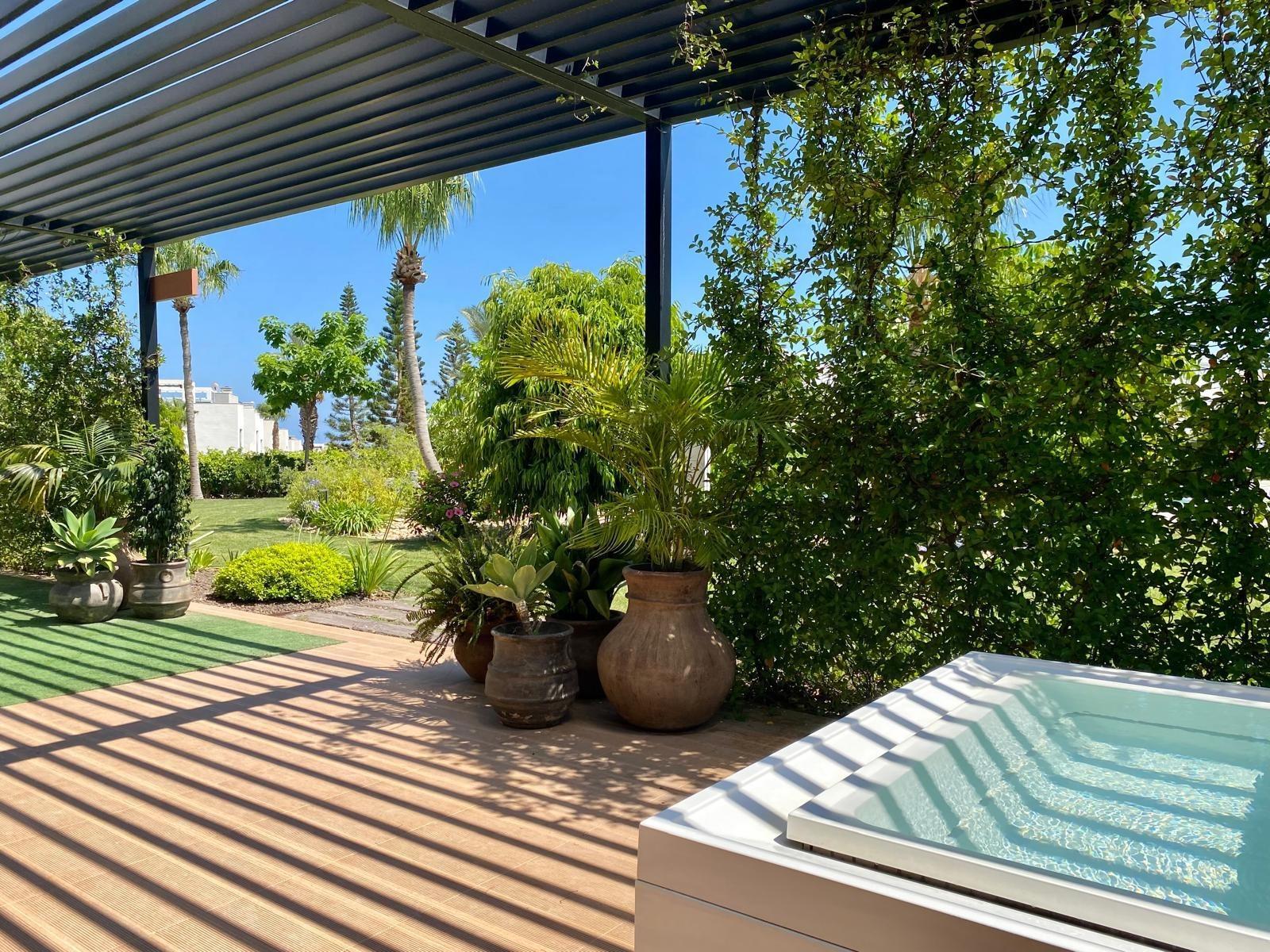 Garden in penthouse for sale in Torrevieja
