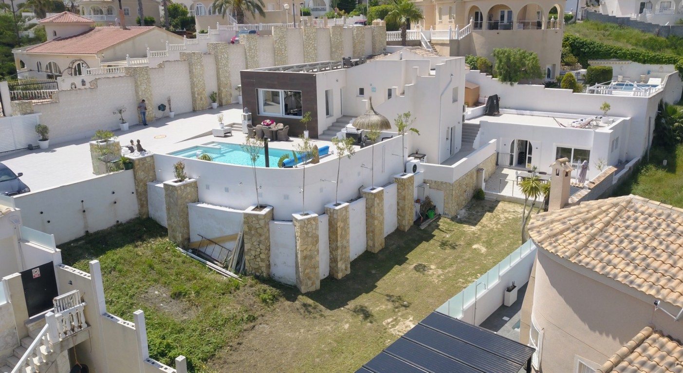 This beautiful modern villa located in Ciudad Quesada on the top