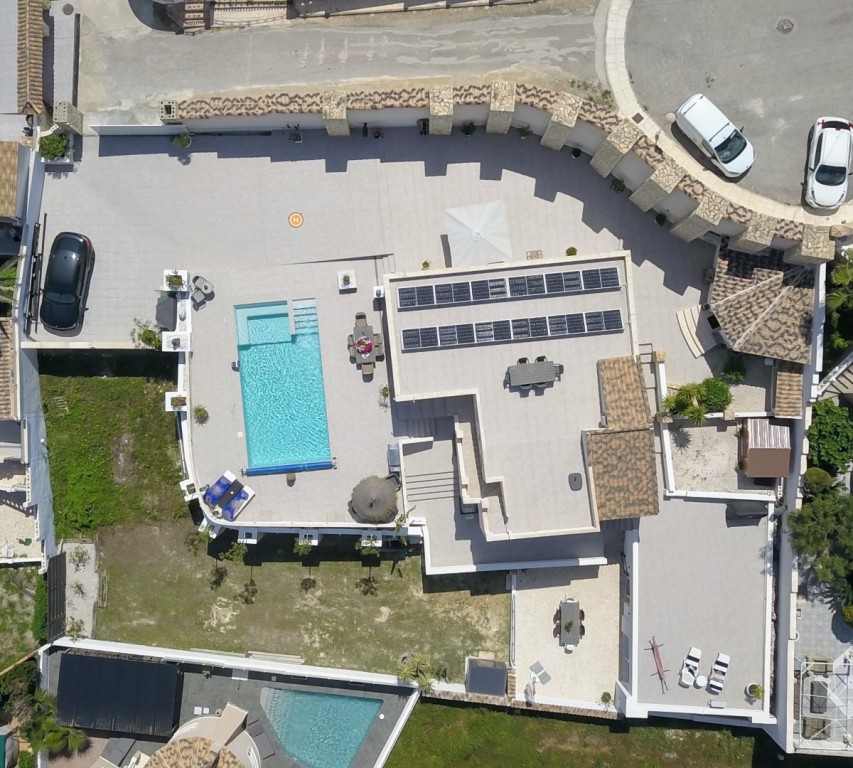 This beautiful modern villa located in Ciudad Quesada on the top