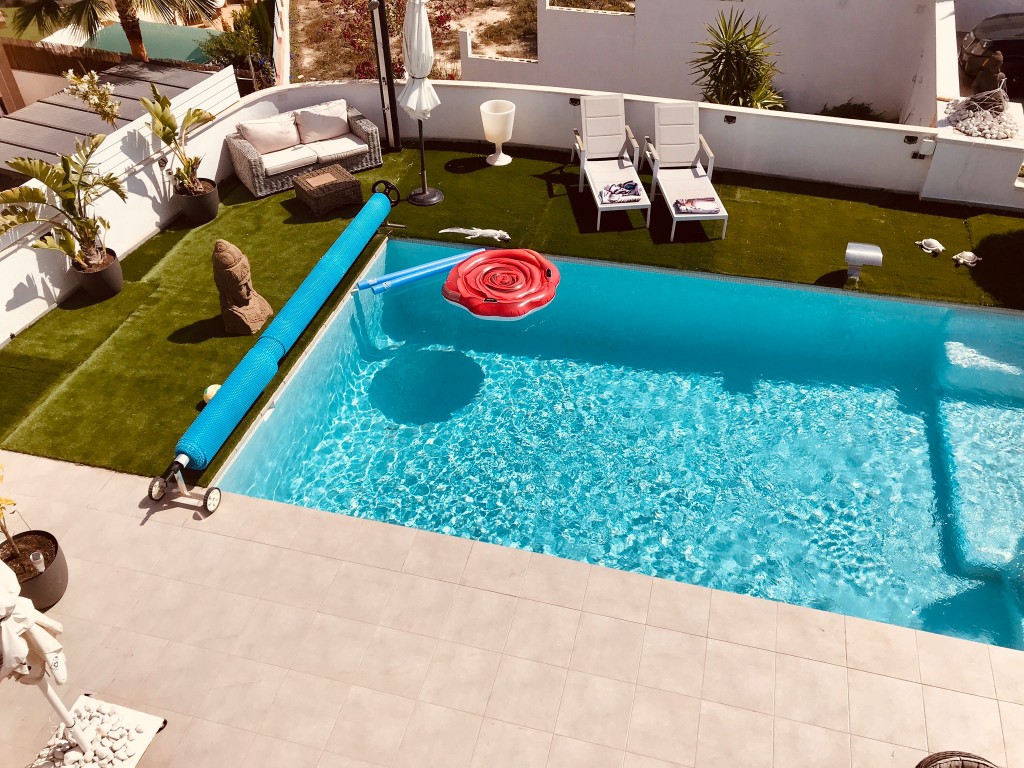 This beautiful modern villa located in Ciudad Quesada on the top