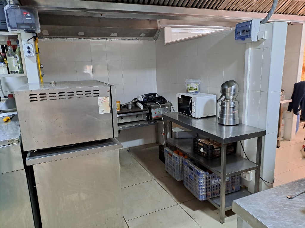 Garden in commercial for sale in La Mata