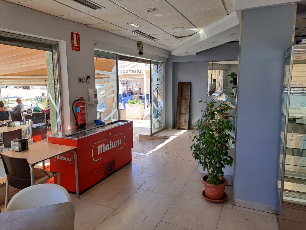 Pool area in commercial for sale in La Mata