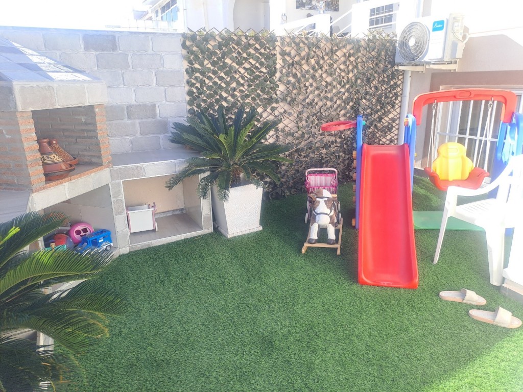We present At the Costa Blanca Alicante a half open Villa with garden
