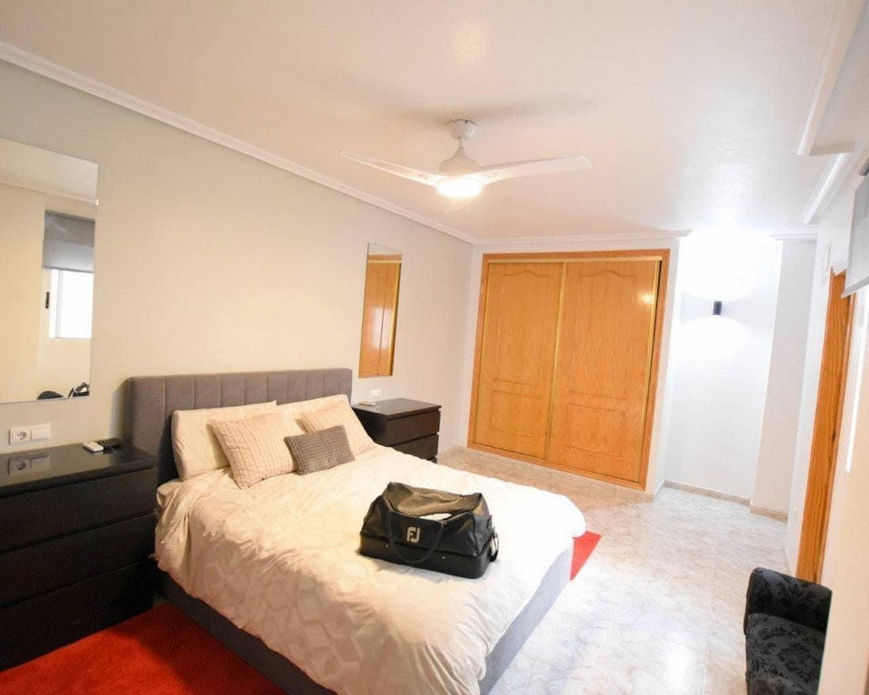 Bedroom in apartment for sale in Los Montesinos