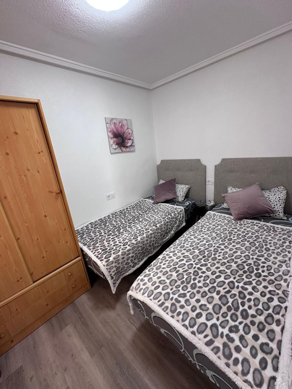 Bedroom in apartment for sale in Torrevieja