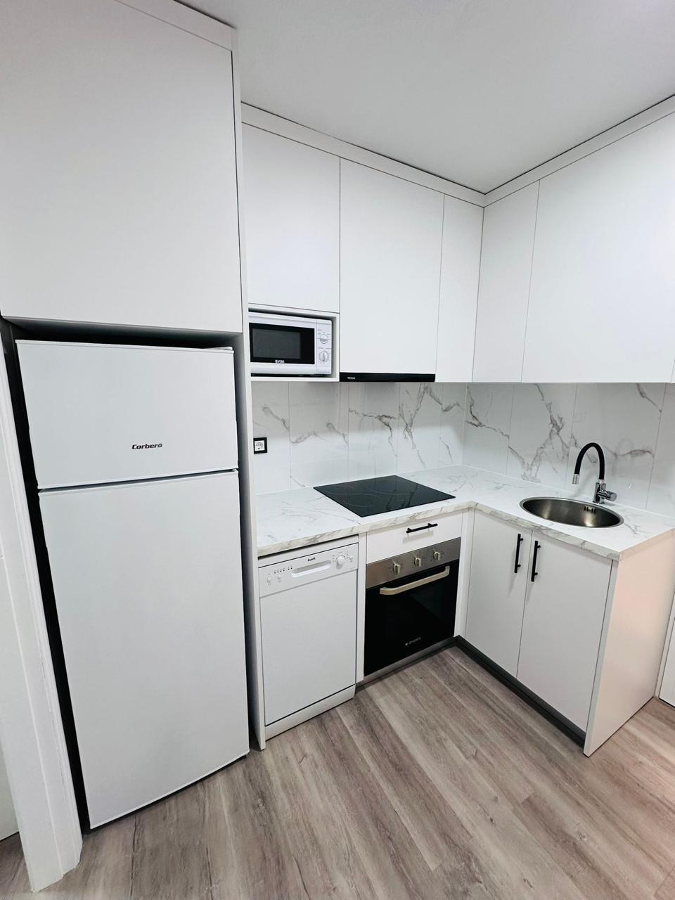 Bedroom in apartment for sale in Torrevieja