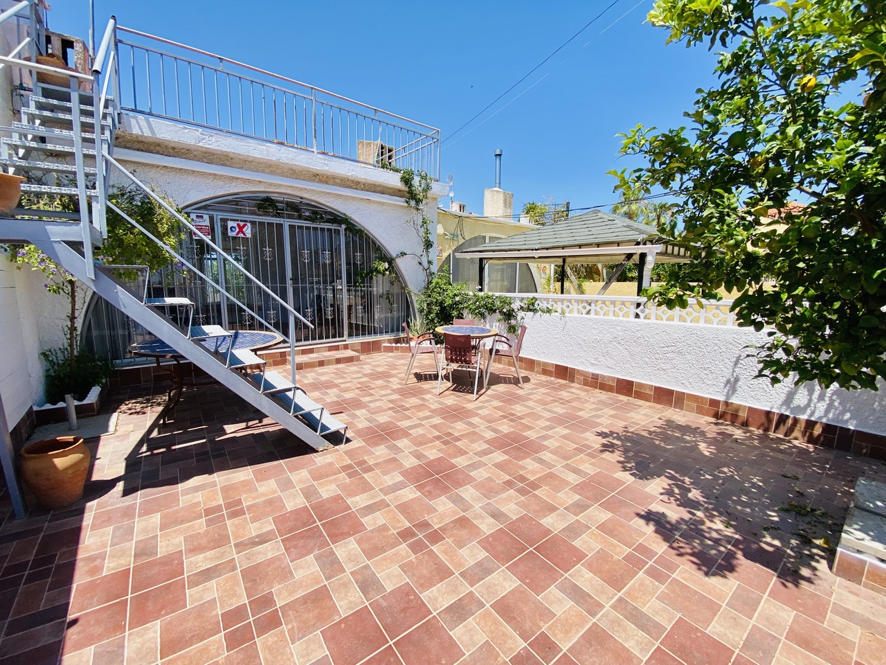 Garden in bungalow for sale in Playa Flamenca