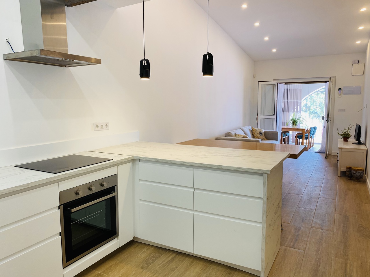 Beautifully Refurbished 2-Bedroom Bungalow in Prime Location – Walk to La Zenia BoulevardLocation: P
