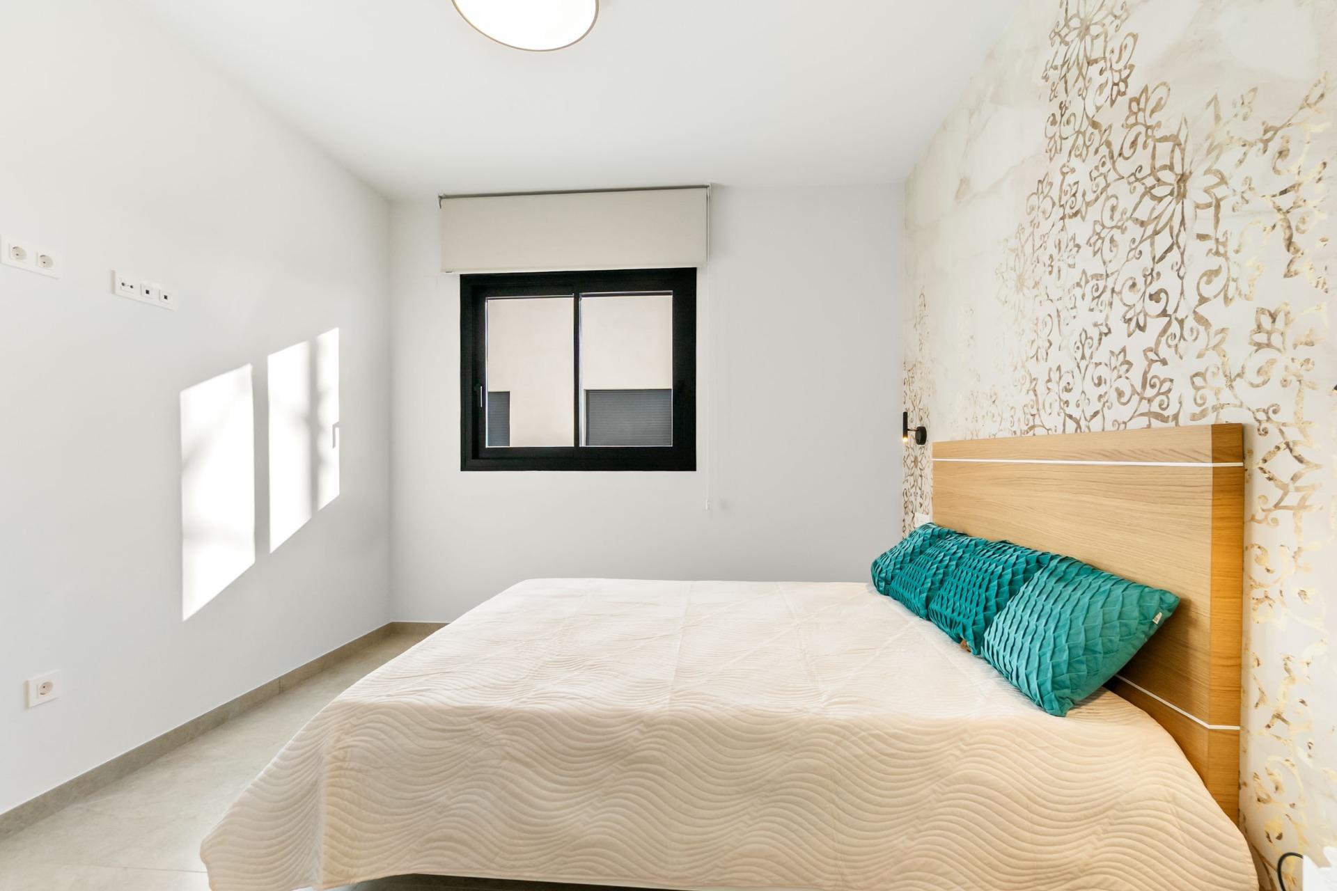 Bedroom in apartment for sale in Torrevieja