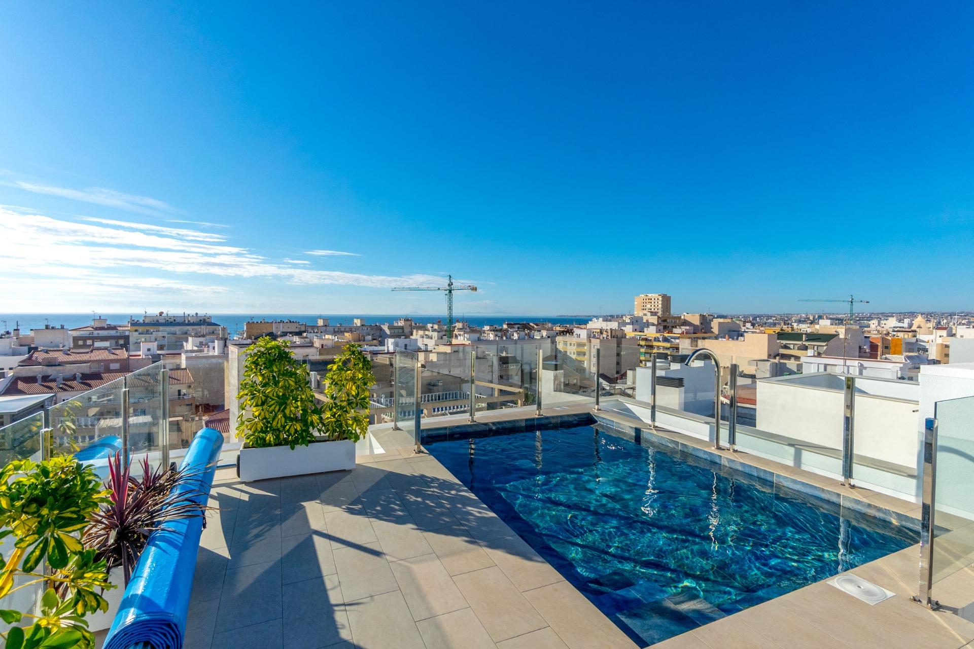 This modern resale apartment offers a functional and bright layout in a convenient area of Torreviej