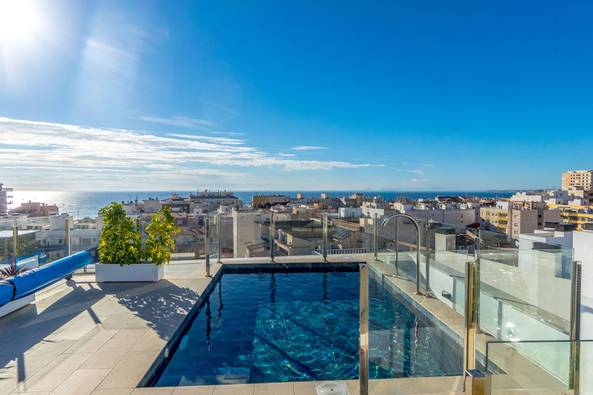 Master bedroom in apartment for sale in Torrevieja
