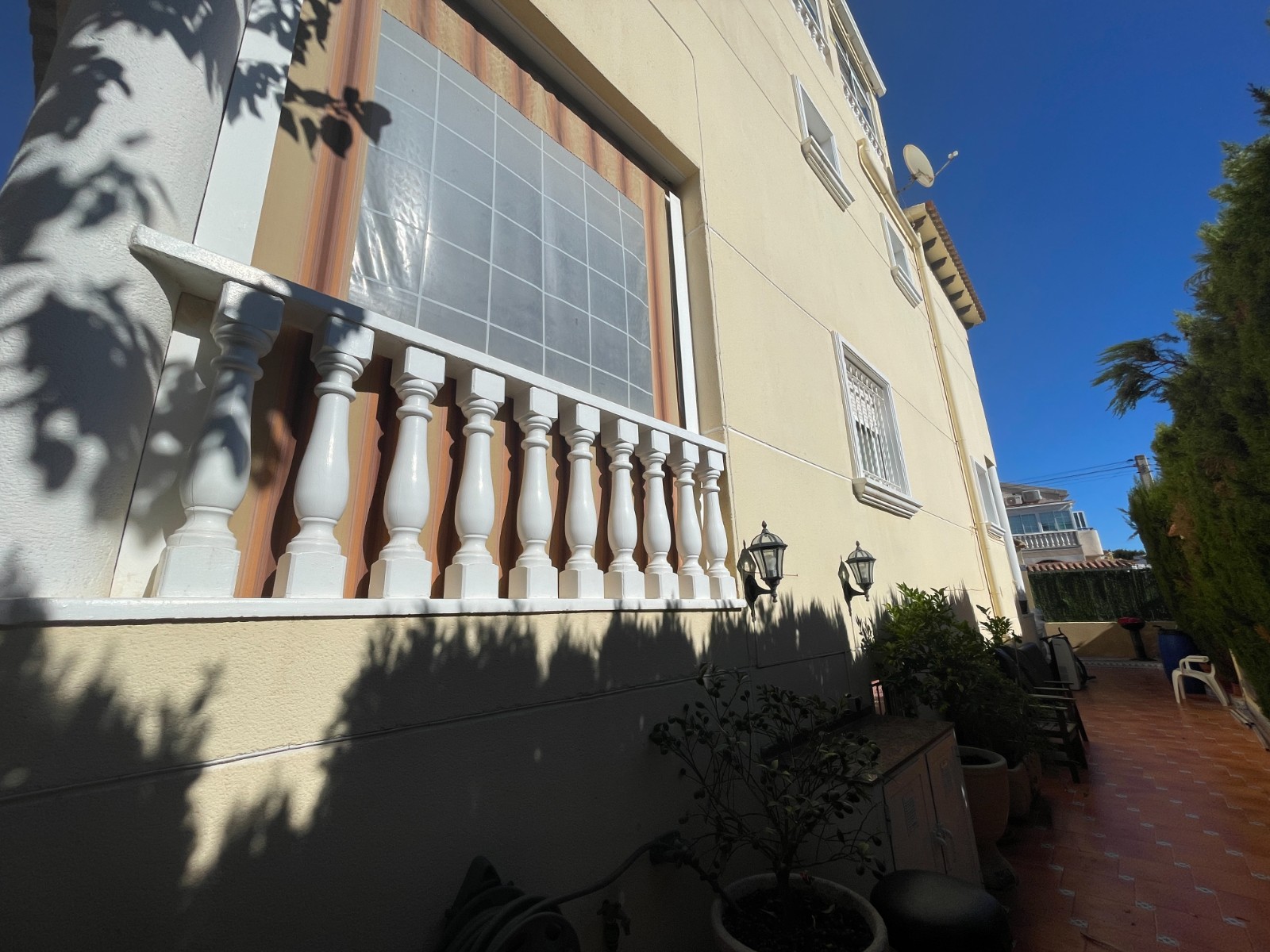 Master bedroom in villa for sale in Guardamar del Segura