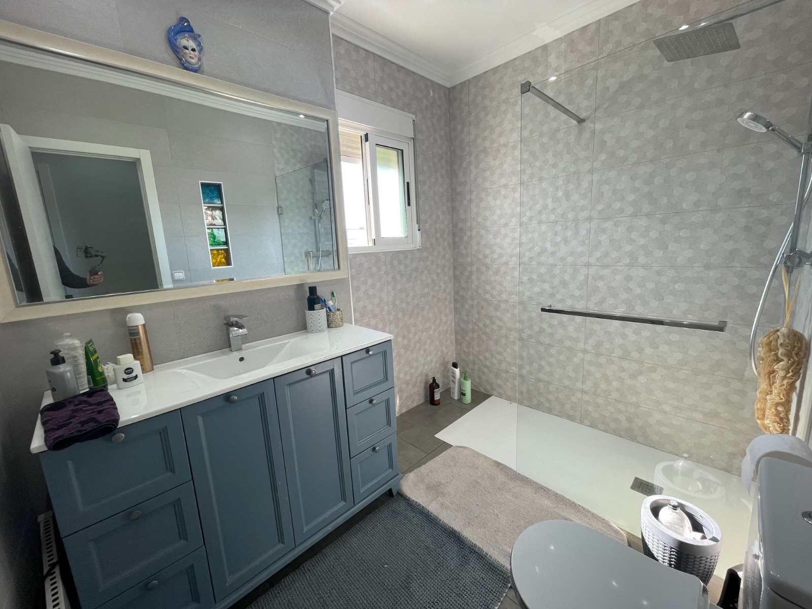 Bathroom in villa for sale in Guardamar del Segura