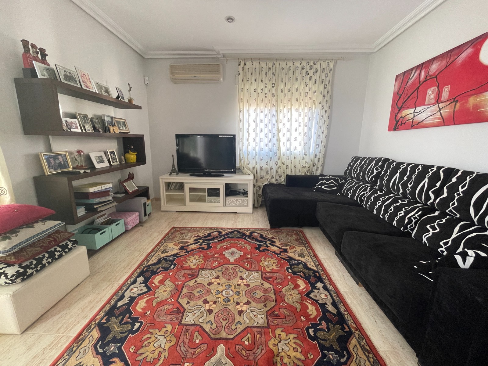 Dining area in villa for sale in Guardamar del Segura