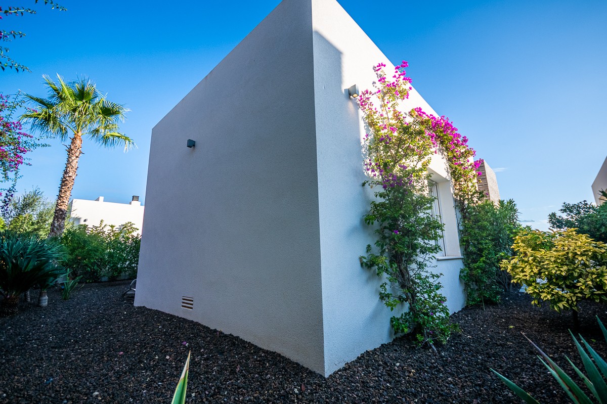 Bathroom in villa for sale in Algorfa