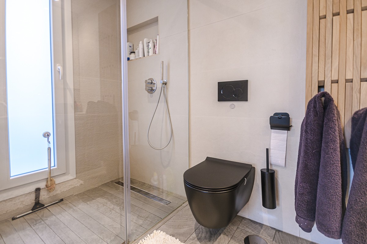 Master bedroom in villa for sale in Algorfa