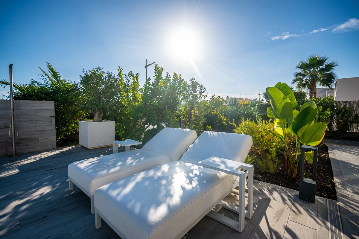 Garden in villa for sale in Algorfa