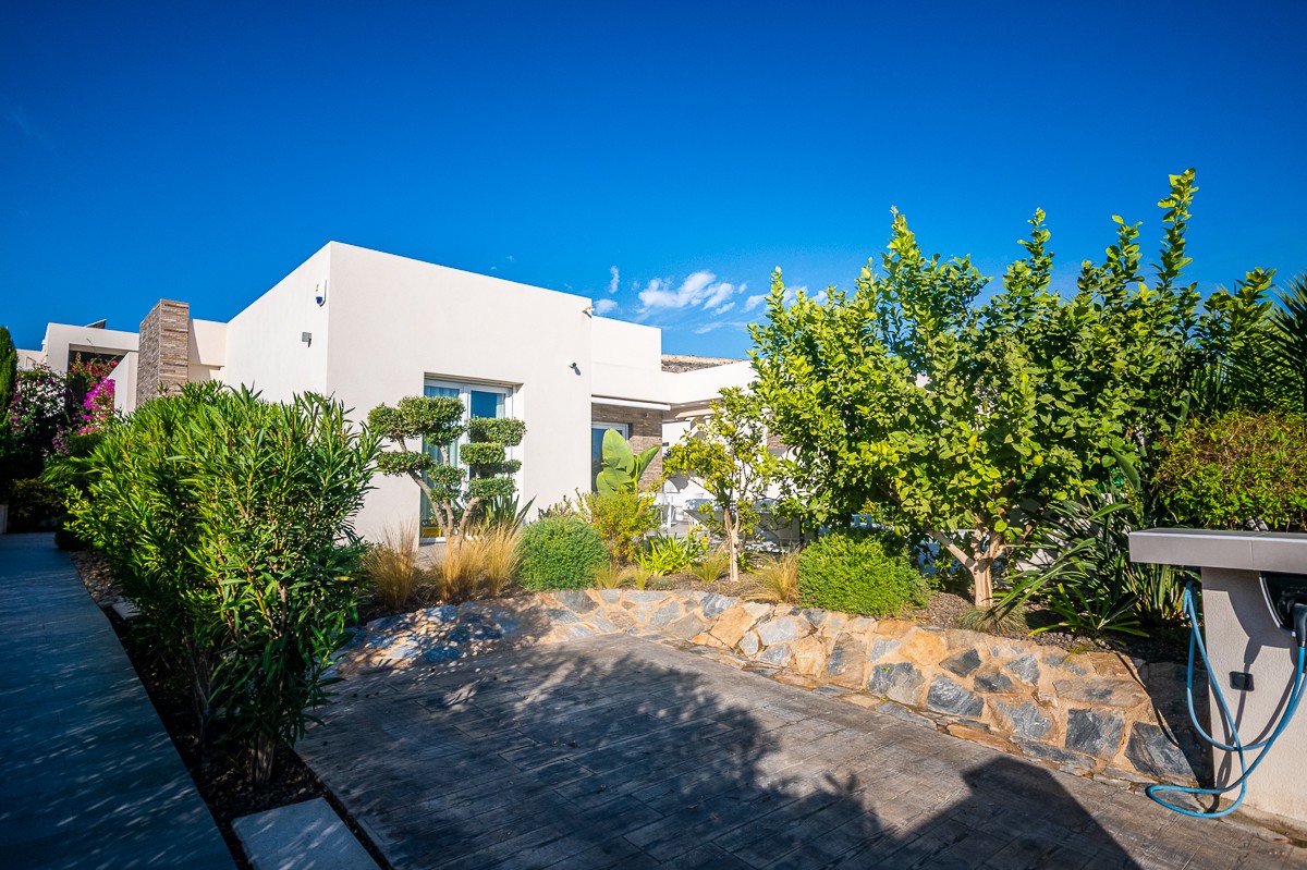 Bedroom in villa for sale in Algorfa
