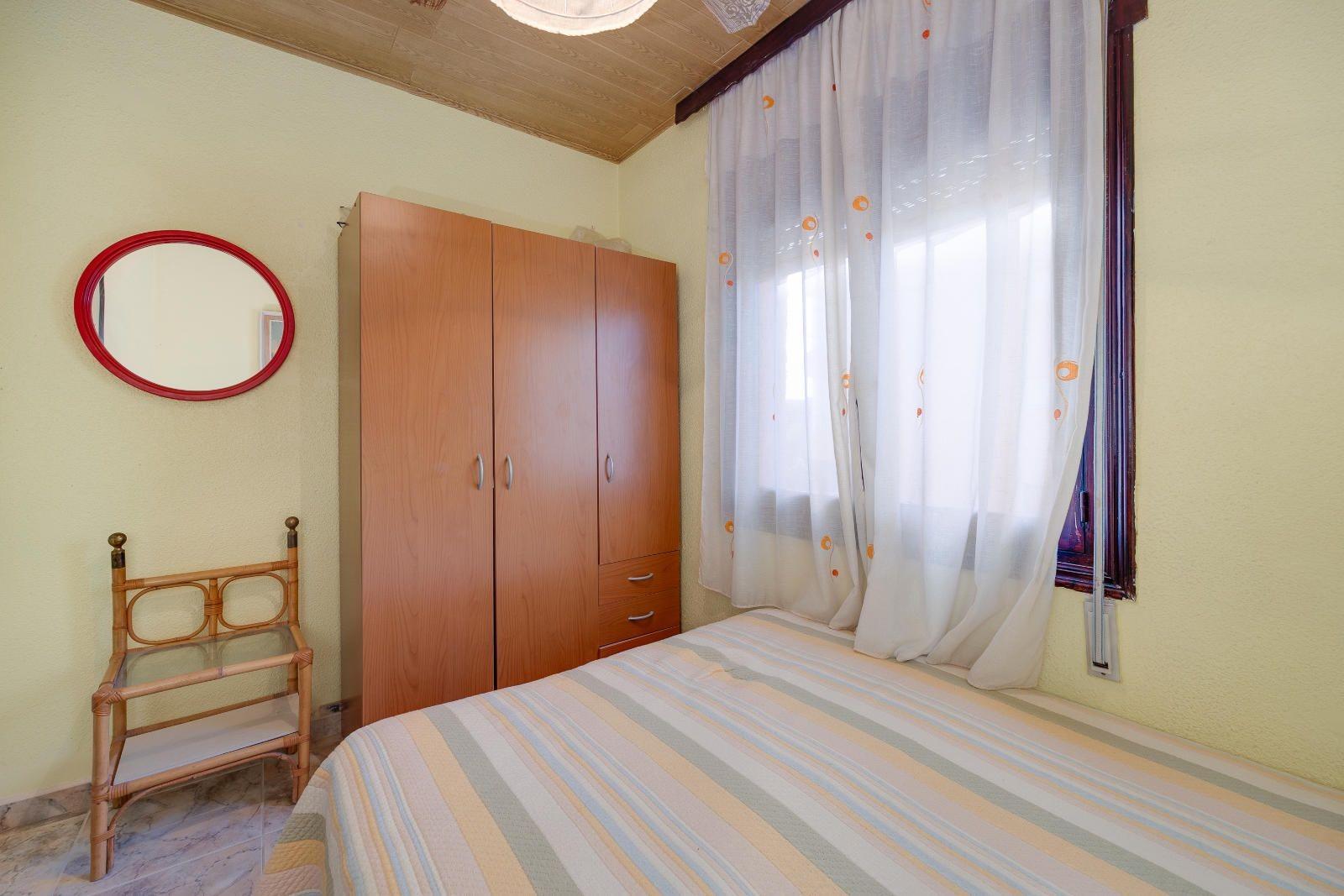 Bedroom in apartment for sale in Guardamar del Segura