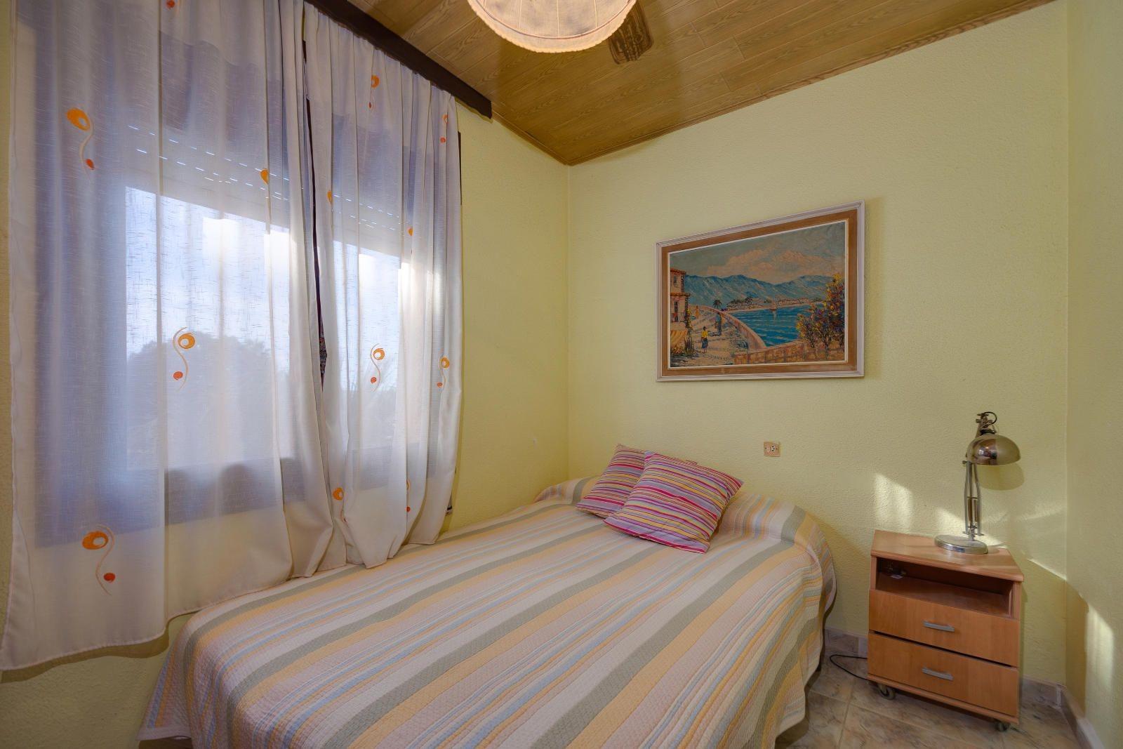 Master bedroom in apartment for sale in Guardamar del Segura