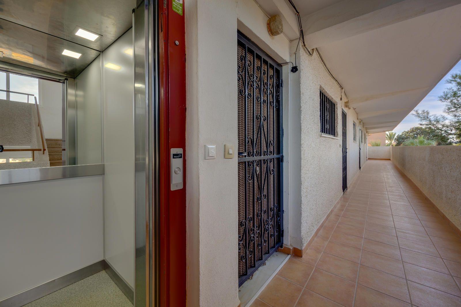 Bedroom in apartment for sale in Guardamar del Segura