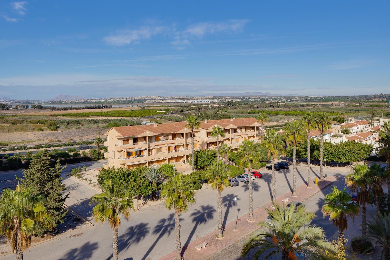 Master bedroom in apartment for sale in Guardamar del Segura