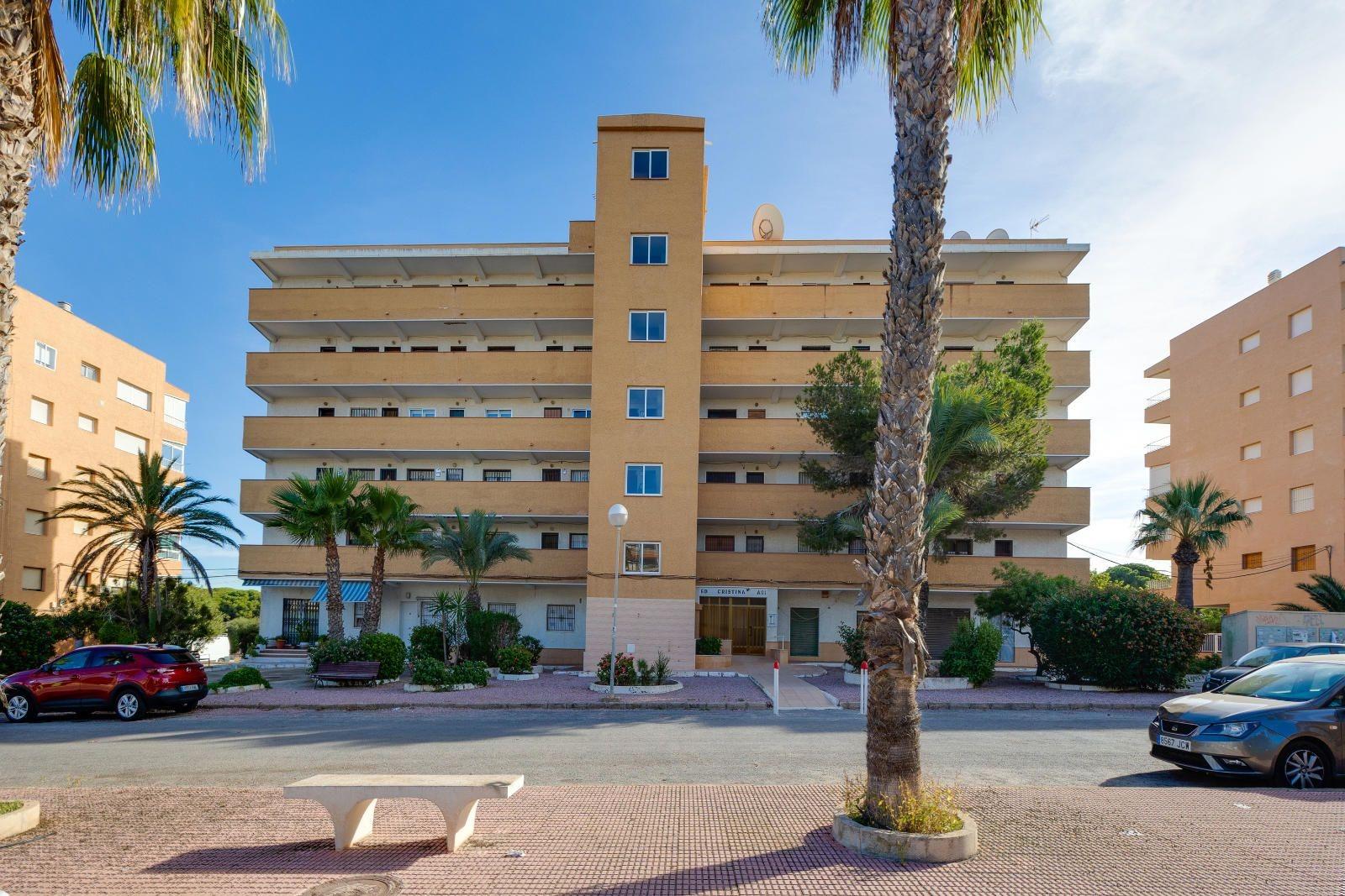 Pool area in apartment for sale in Guardamar del Segura
