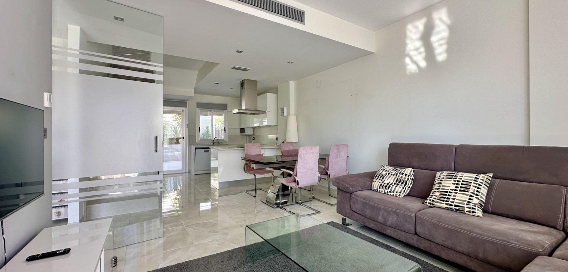 Bedrooms: 3, Bathrooms: 3, Villa in Orihuela Costa, Alicante, Spain
