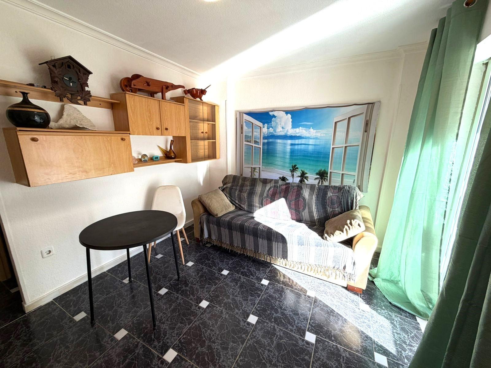 Cosy flat with solarium, swimming pool and garden in La Mata Located on the third floor of a buildin