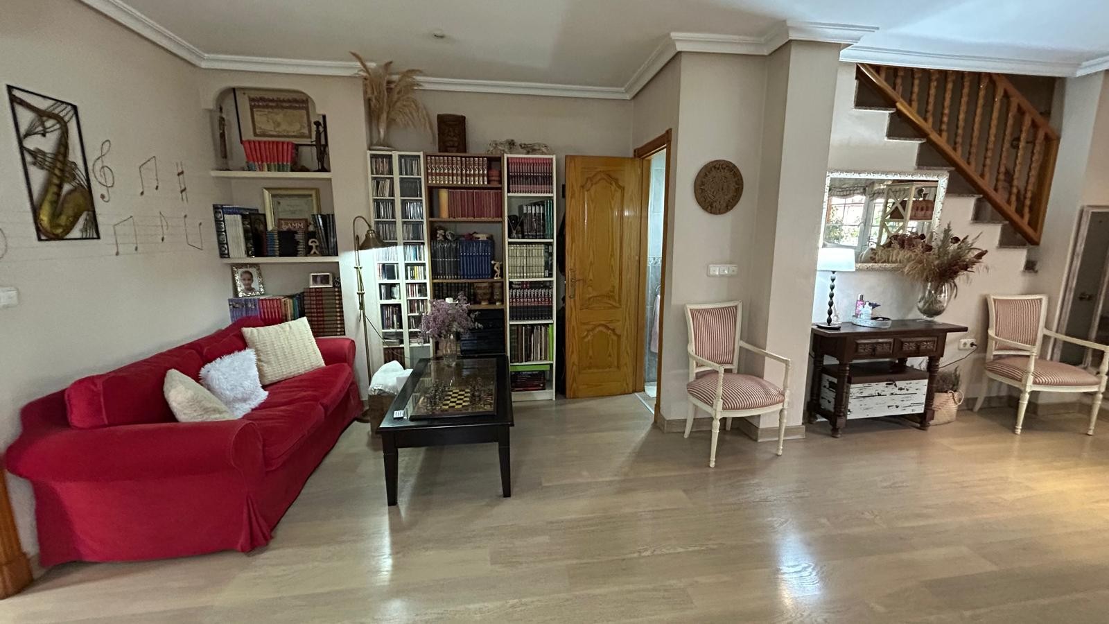 Living room in villa for sale in Los Montesinos