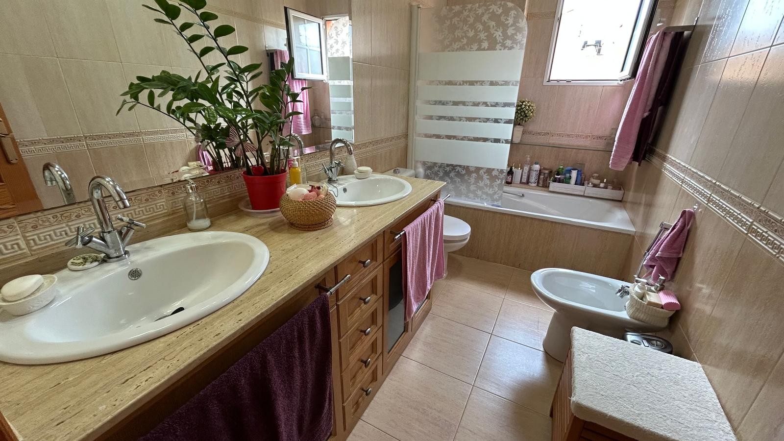 Master bedroom in villa for sale in Los Montesinos