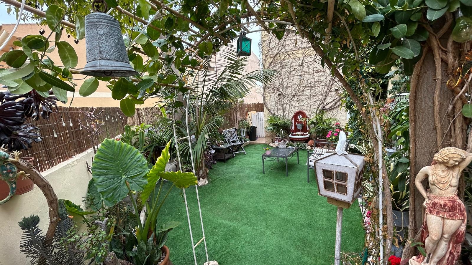 Bedroom in villa for sale in Los Montesinos