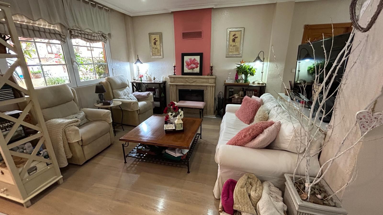 Dining area in villa for sale in Los Montesinos