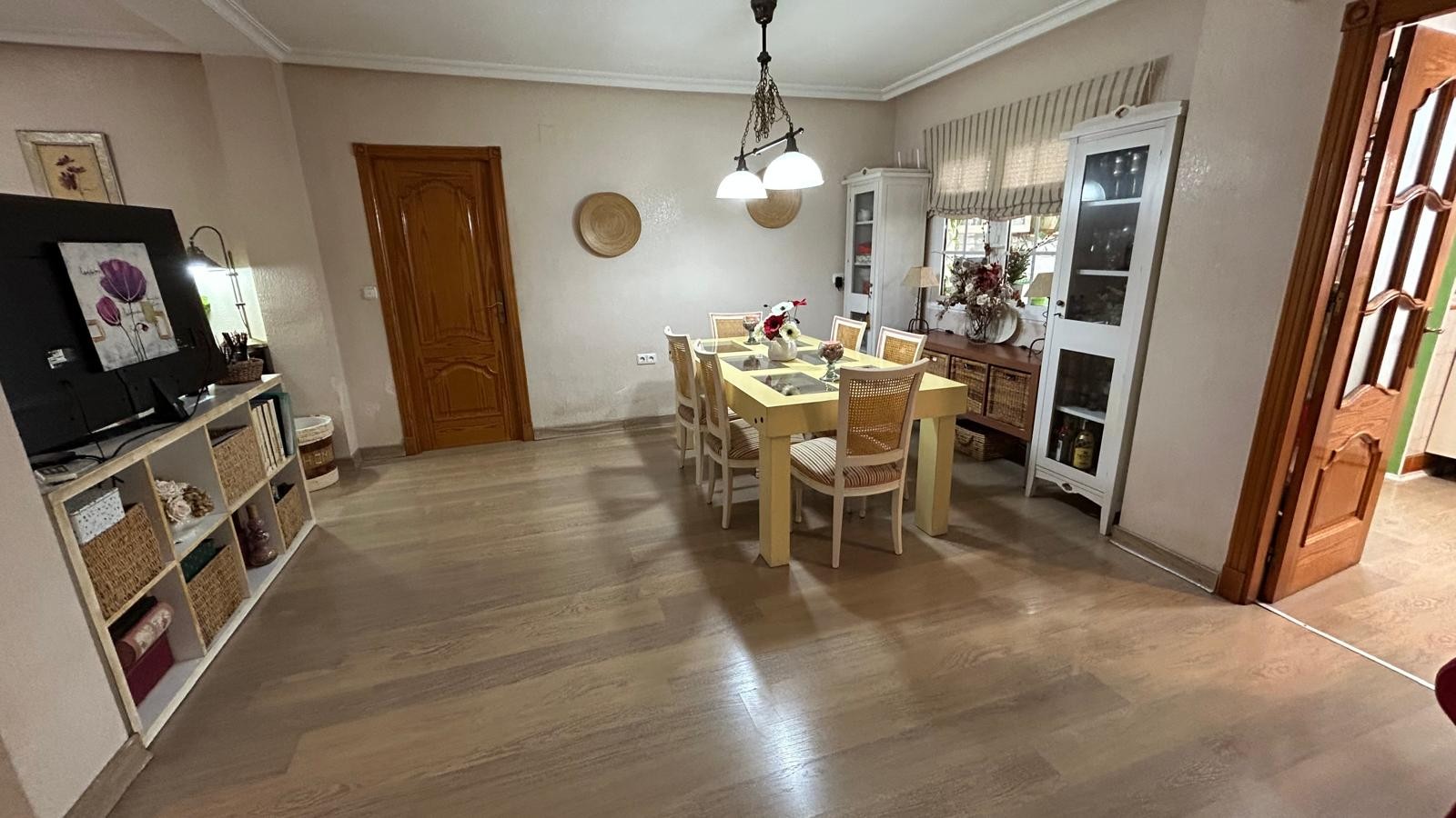 Bedroom in villa for sale in Los Montesinos