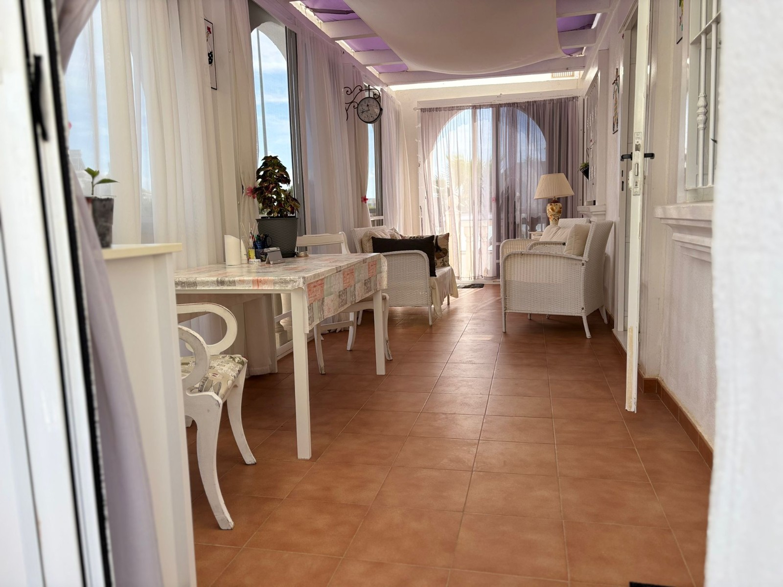 Discover this beautiful detached villa in a quiet residential area of Sierra Golf (Avileses), ideal