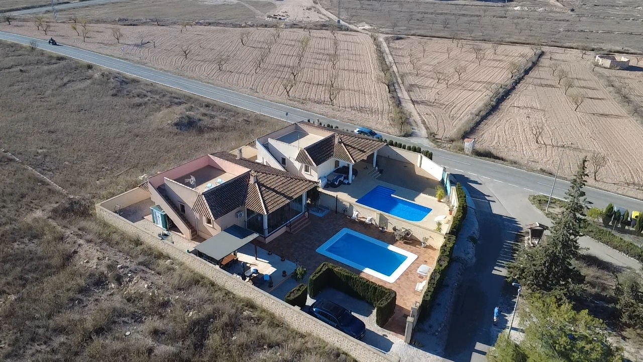Exterior view in villa for sale in Canada del Trigo