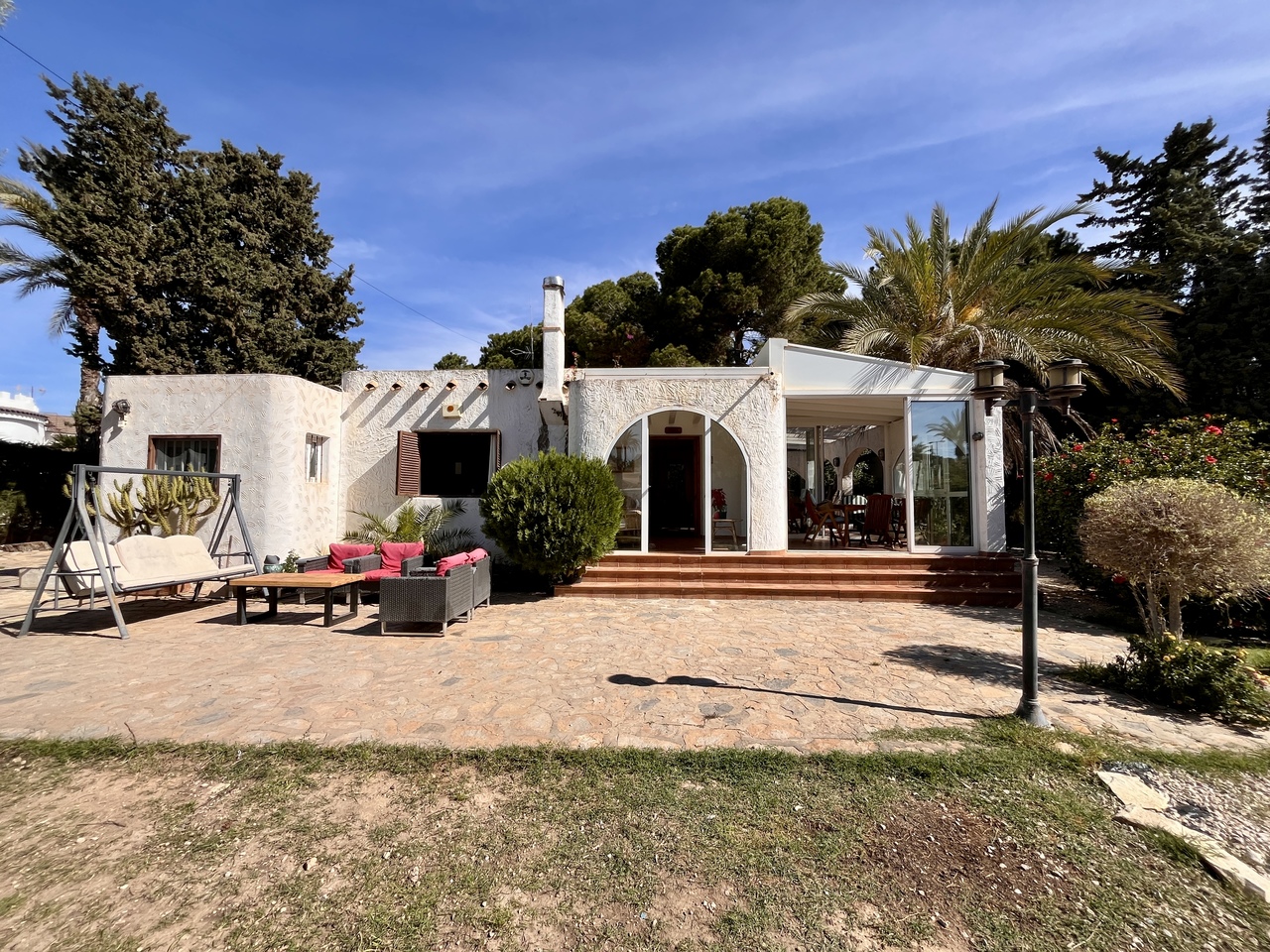 Garden in villa for sale in Cabo Roig