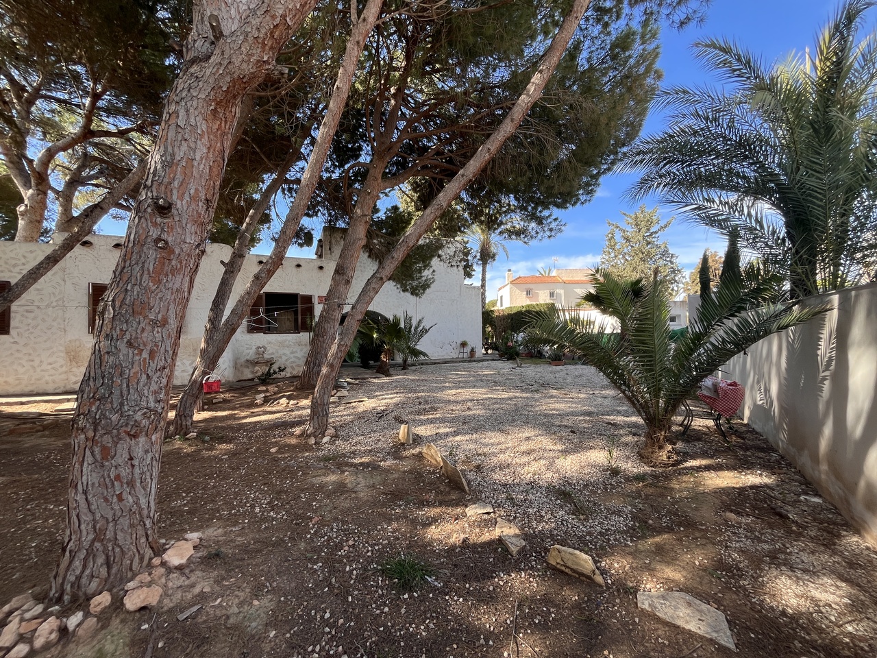 Bedroom in villa for sale in Cabo Roig