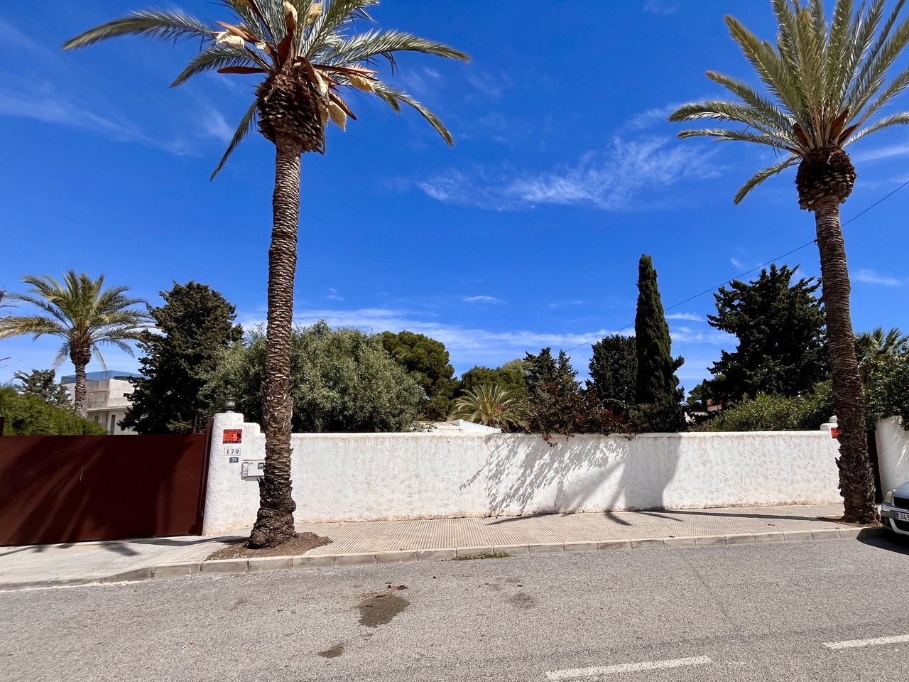Bathroom in villa for sale in Cabo Roig